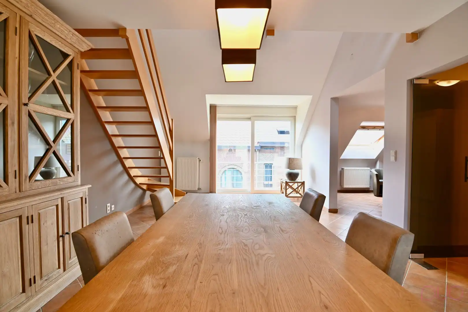 Instapklaar duplex appartement met terras en garagebox op toplocatie in Sint-Truiden foto 8