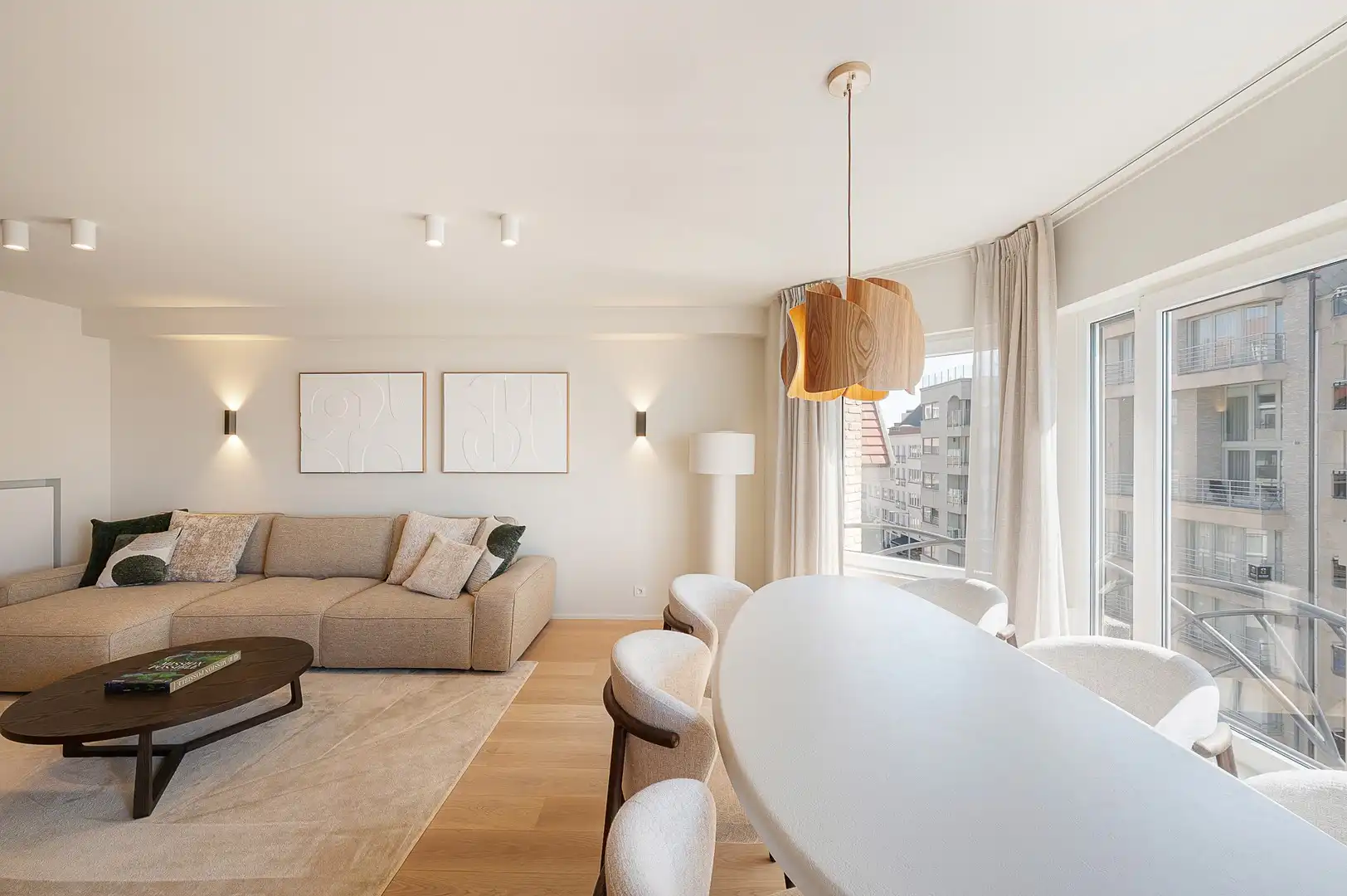 Gerenoveerd 3-slaapkamerappartement met frontaal zeezicht. foto 9