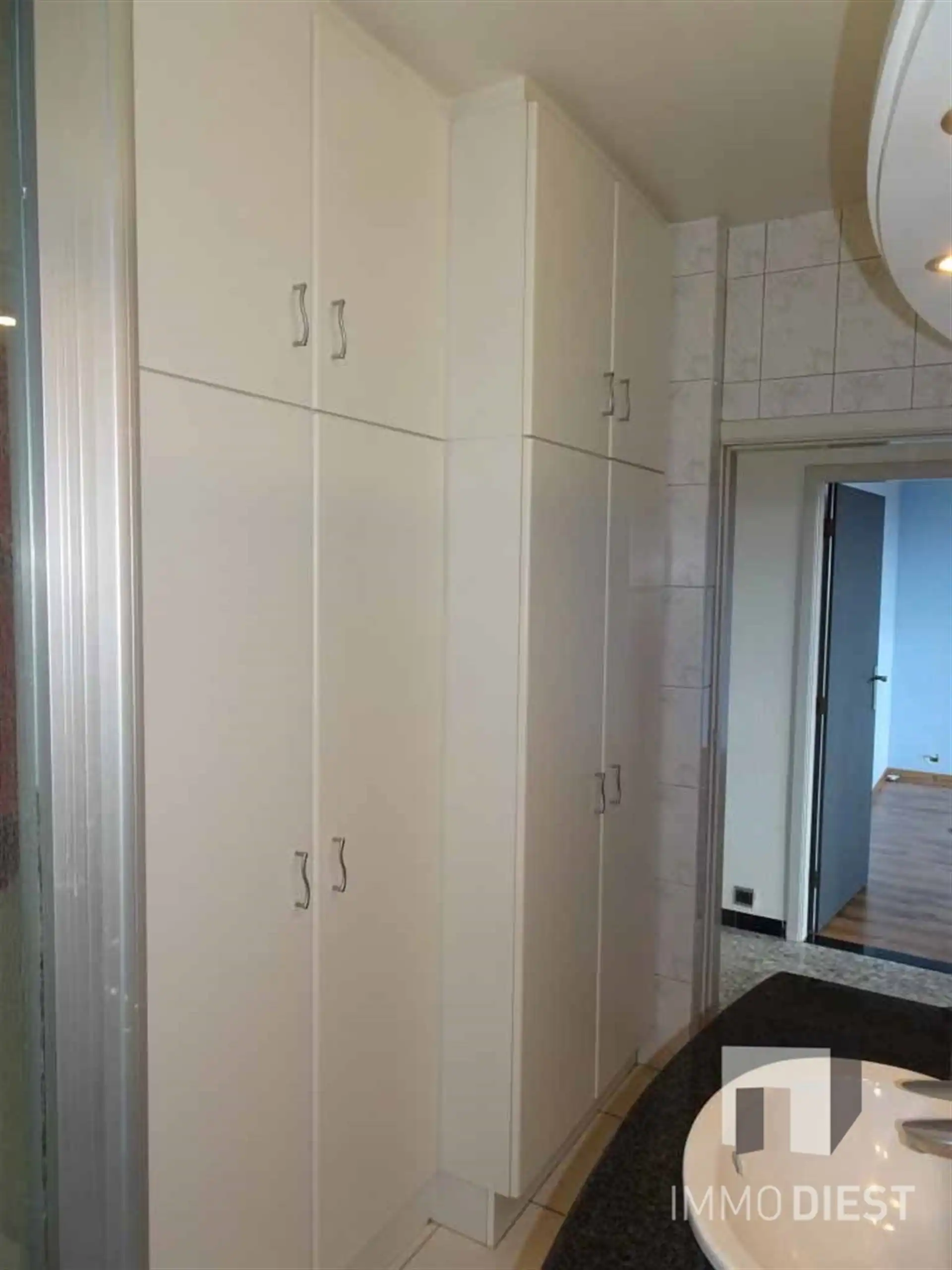 Zeer ruim appartement met 2 slaapkamers foto 10
