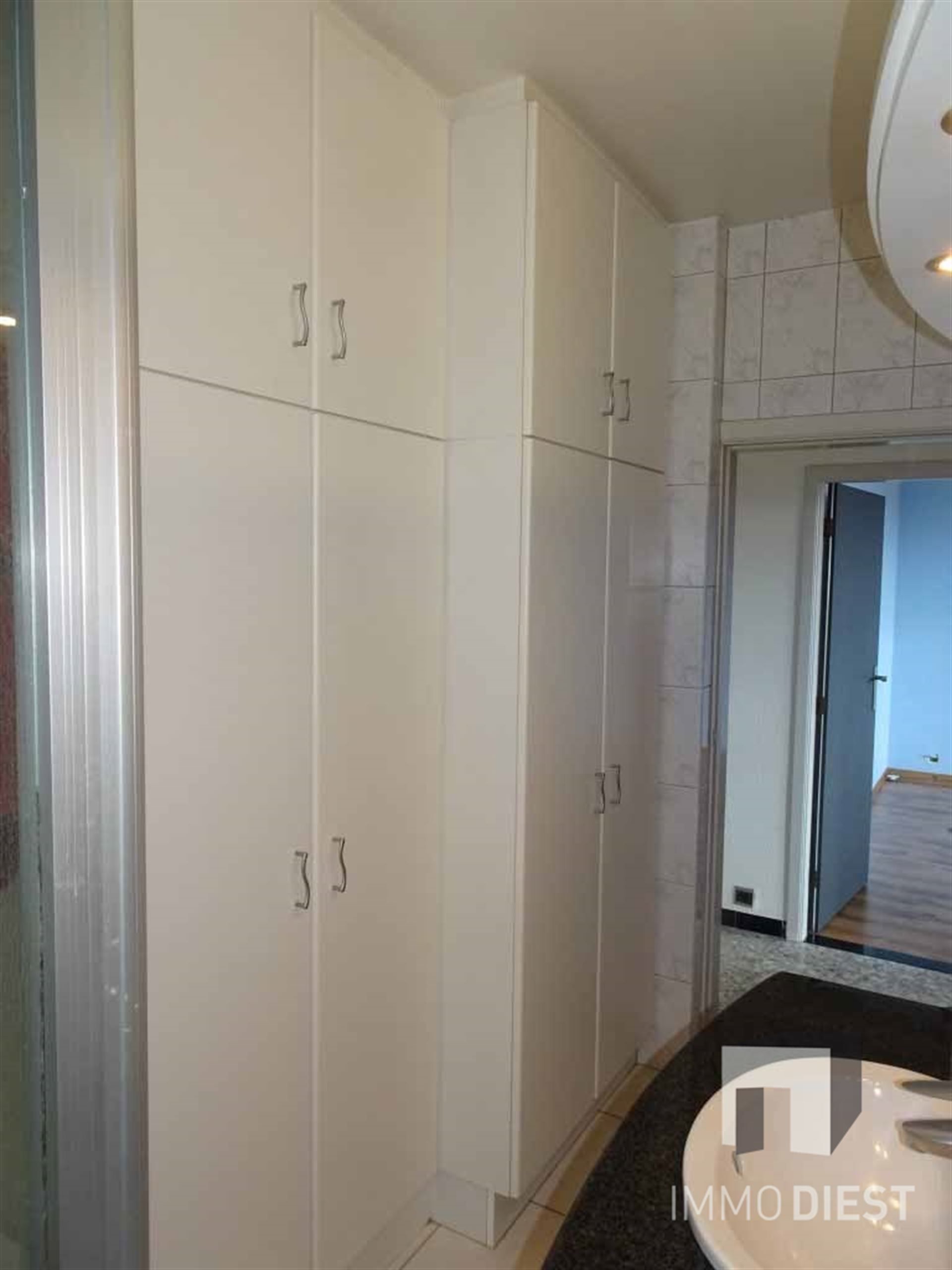 Zeer ruim appartement met 2 slaapkamers foto 10