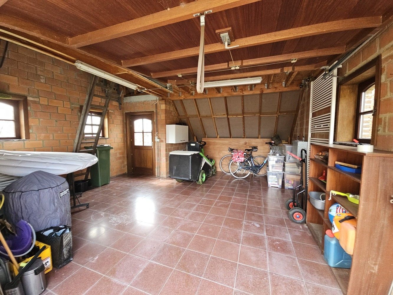 Karaktervol landhuis met bijgebouw op mooi, breed perceel met een opp. van 30a32ca foto 23