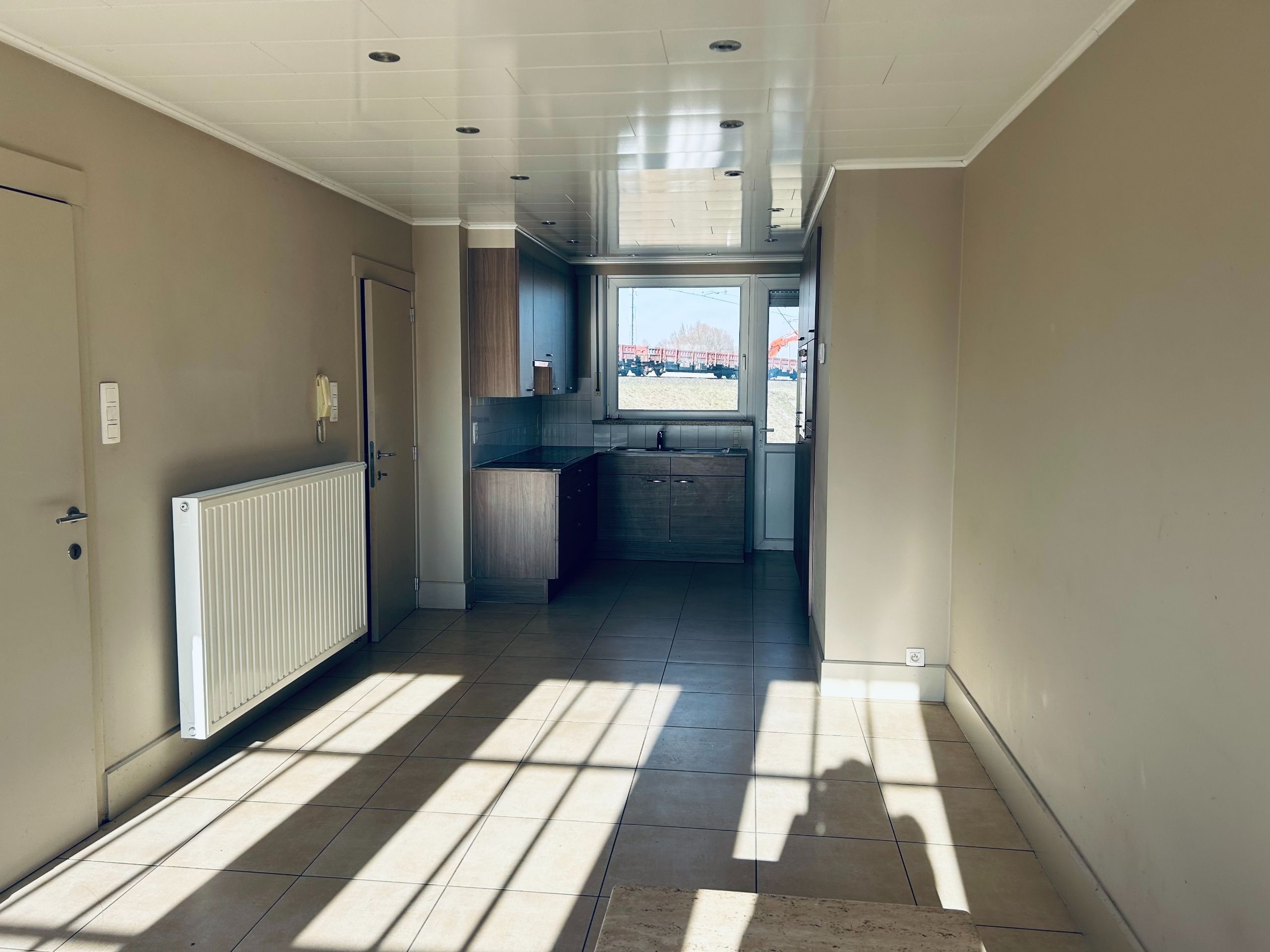 Bel-etagewoning met: 2 slaapkamers, stadstuintje en garage aan de stadsrand foto 2