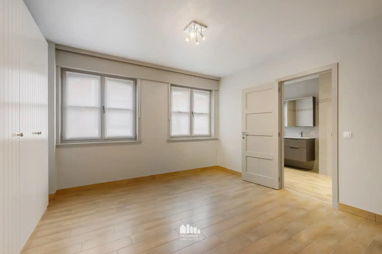 Instapklare, energiezuinige woning met tuin en dubbele garage in hartje Voormezele foto 12