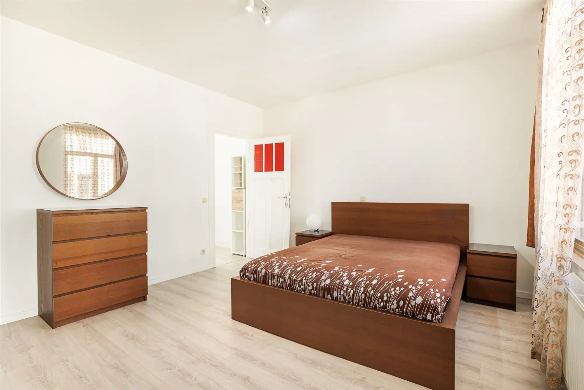 Instapklare woning met 3 slpkmrs., tuin en zonnepanelen foto 10