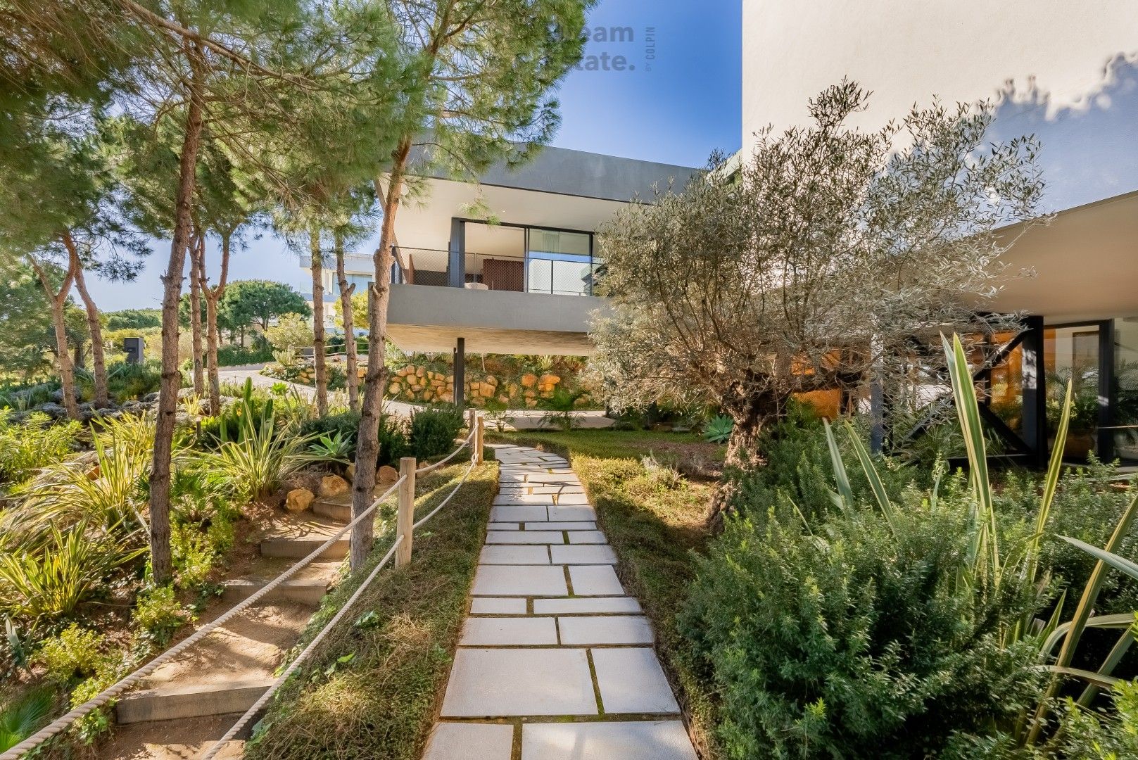 Stunning modern villa with panoramic views to the sea and golf in Sotogrande. foto 11