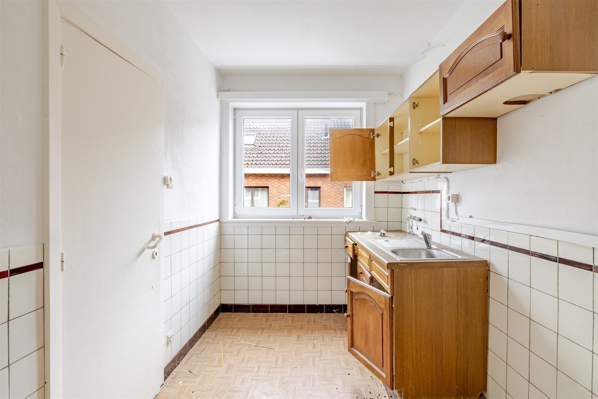Renovatieproject bestaande uit 3 appartementen + 1 huis + 8 garageboxen foto 5