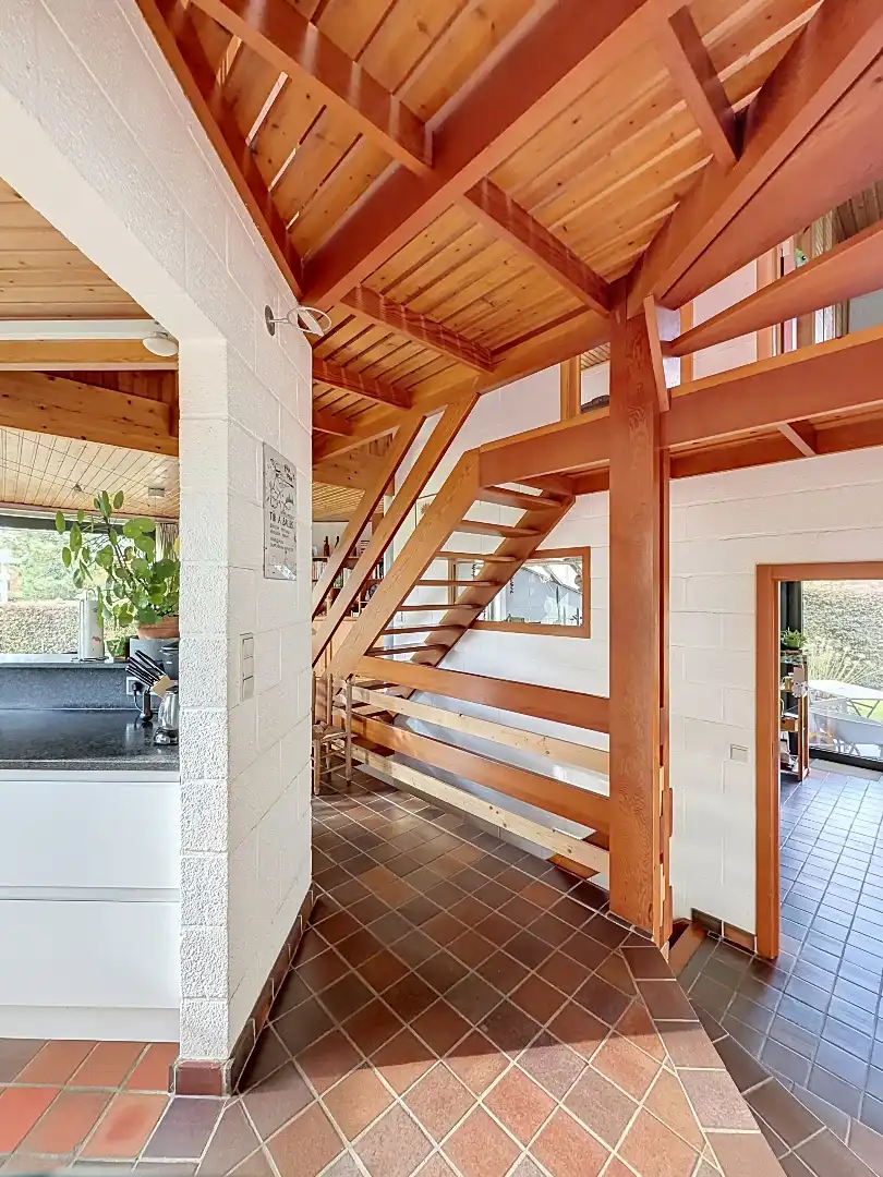 Karaktervolle vrijstaande woning op een prachtig groen perceel foto 3
