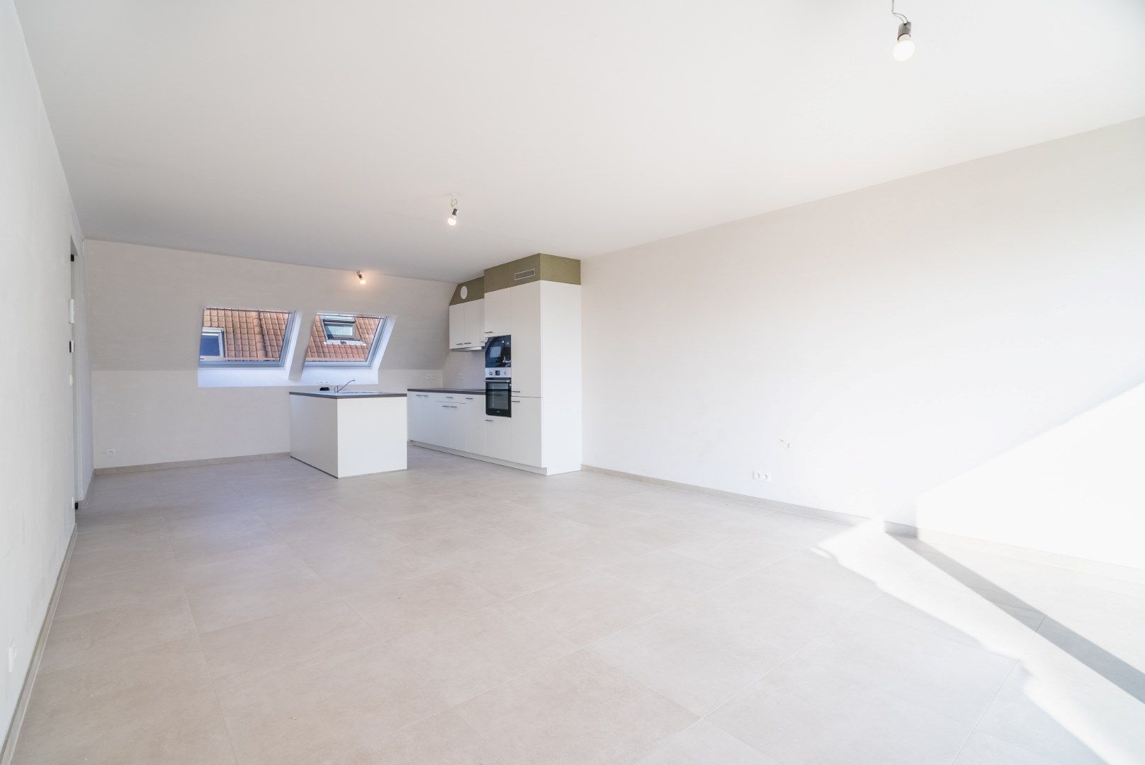 Aangenaam dakappartement met 2 slaapkamers en terras op de tweede verdieping, in Residentie Escautval. foto 2