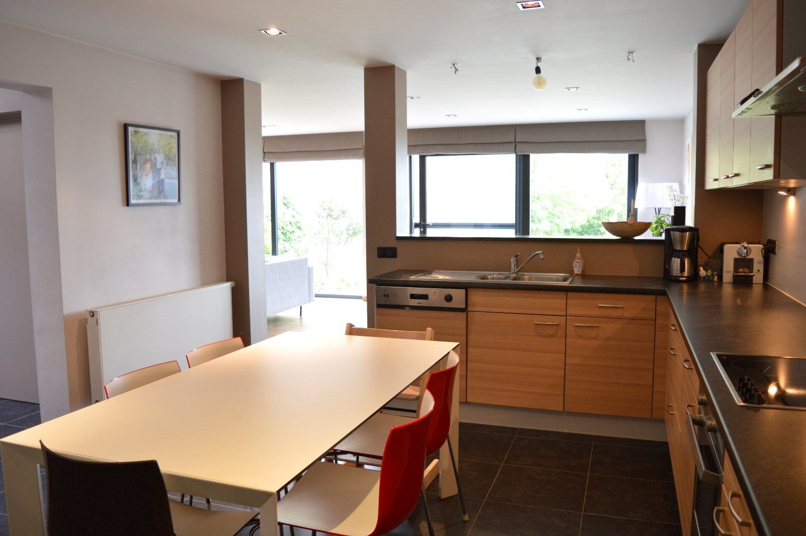 Instapklaar pareltje met 3 slaapkamers, praktijkruimte en toffe tuin te koop centrum-Bellegem foto 3