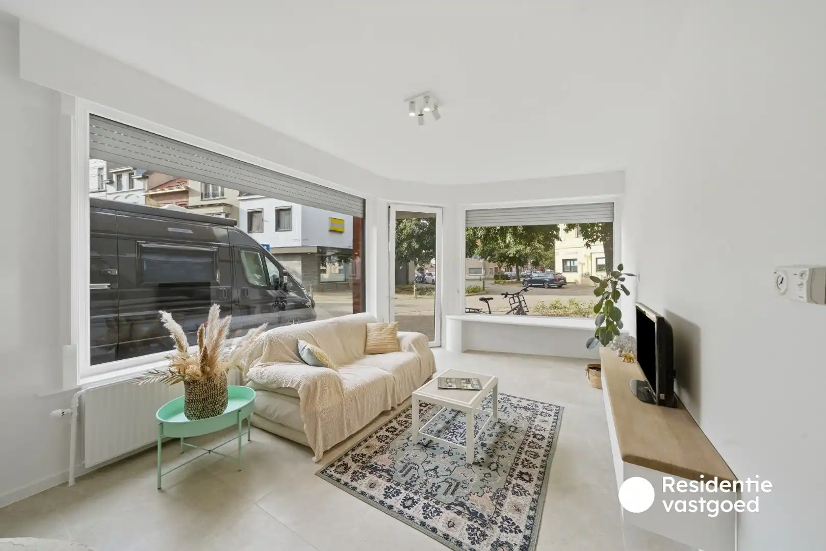 Gelijkvloers en gerenoveerd appartement met garage in Oostende foto 3