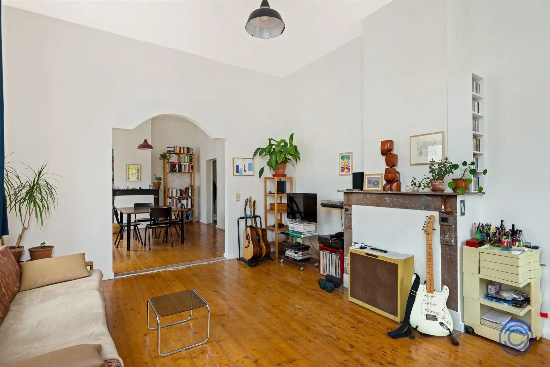 Authenthiek appartement met balkon in Harmoniewijk! foto 2