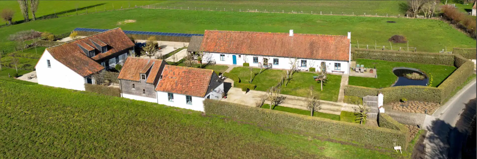 Idyllisch gelegen landgoed, voormalige hoeve, met karakterwoning, vakantieverblijf/boutique B & B met 6 vergunde kamers, parking en weide op circa 1 ha foto 30