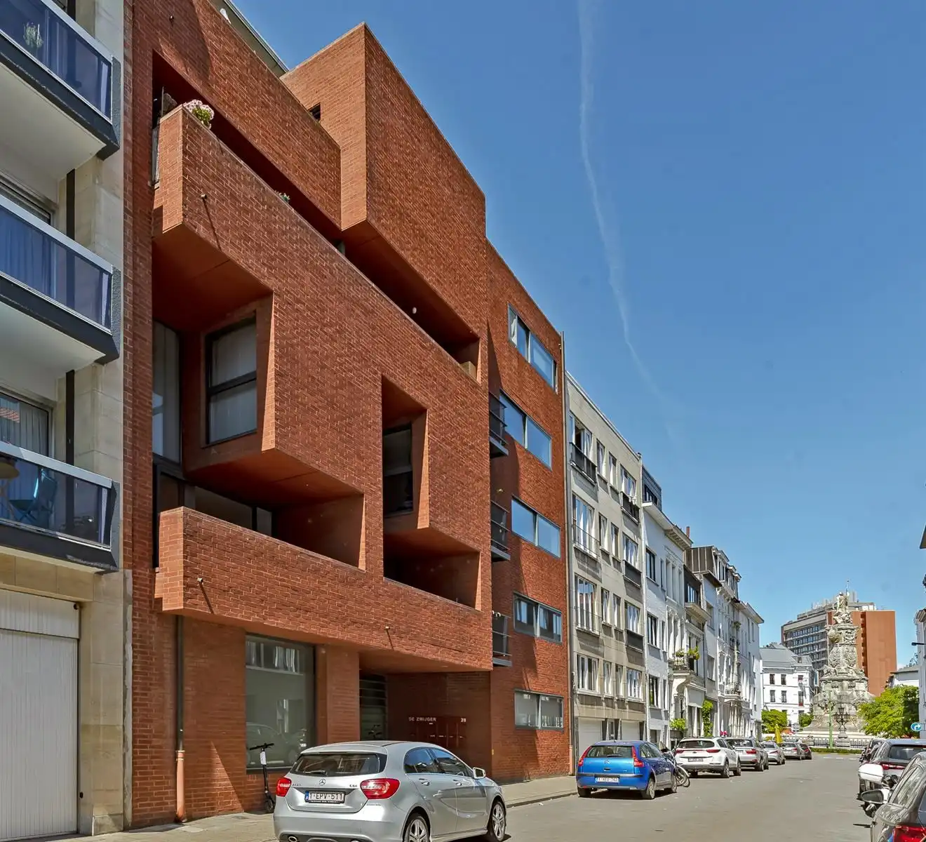 Ruim appartement in iconisch gebouw op het Zuid foto {{pictureIndex}}