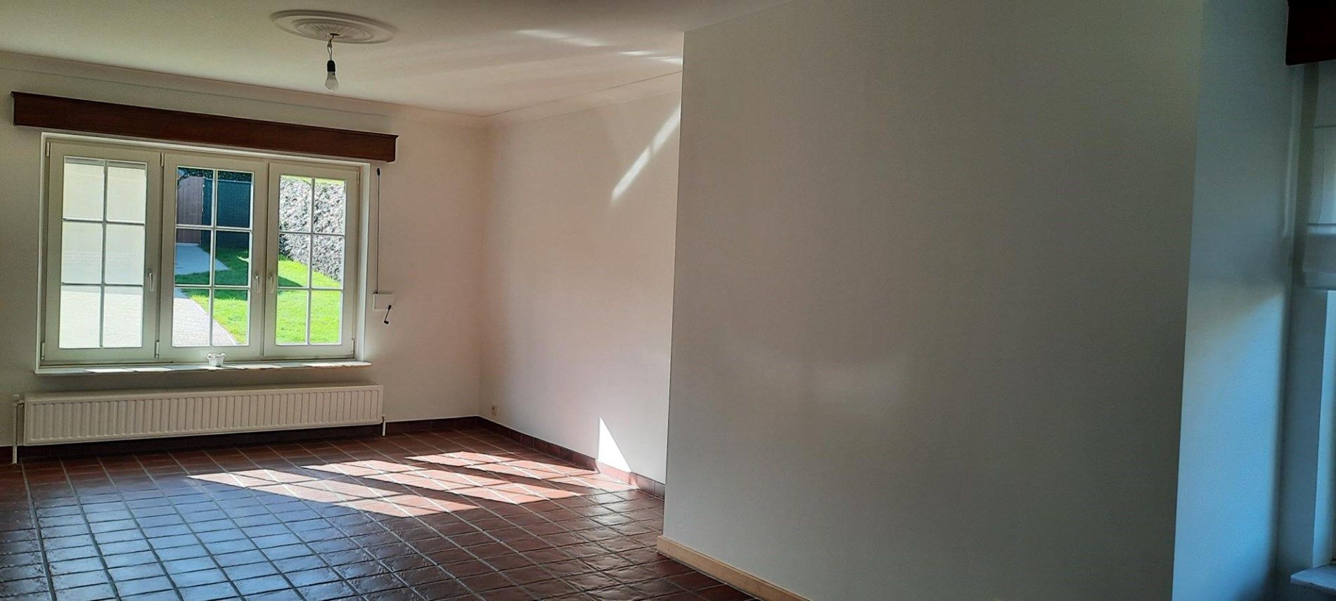 Gelijkvloerse gezinswoning met 3 slaapkamers, fraaie tuin en carport in Opoeteren. foto 8