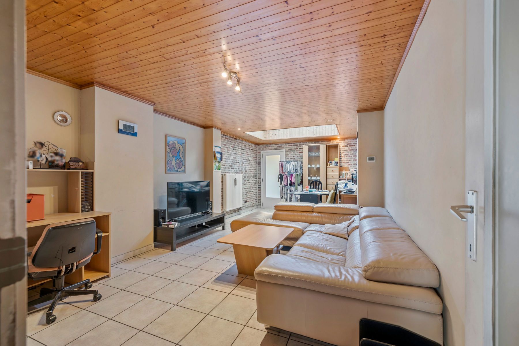 Charmante rijwoning met koer op geliefde locatie foto 3