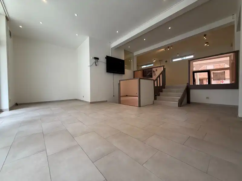 Te huur – polyvalent handelspand in het centrum van Houthalen foto 4