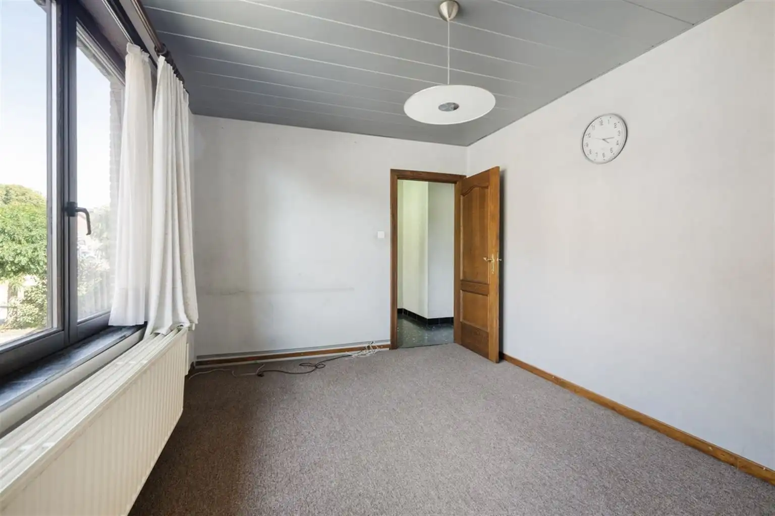 Vrijstaande woning met 3 slaapkamers, ruime tuin en garages op een riant perceel van 9a18ca, rustig gelegen nabij het centrum van Maaseik.  foto 12