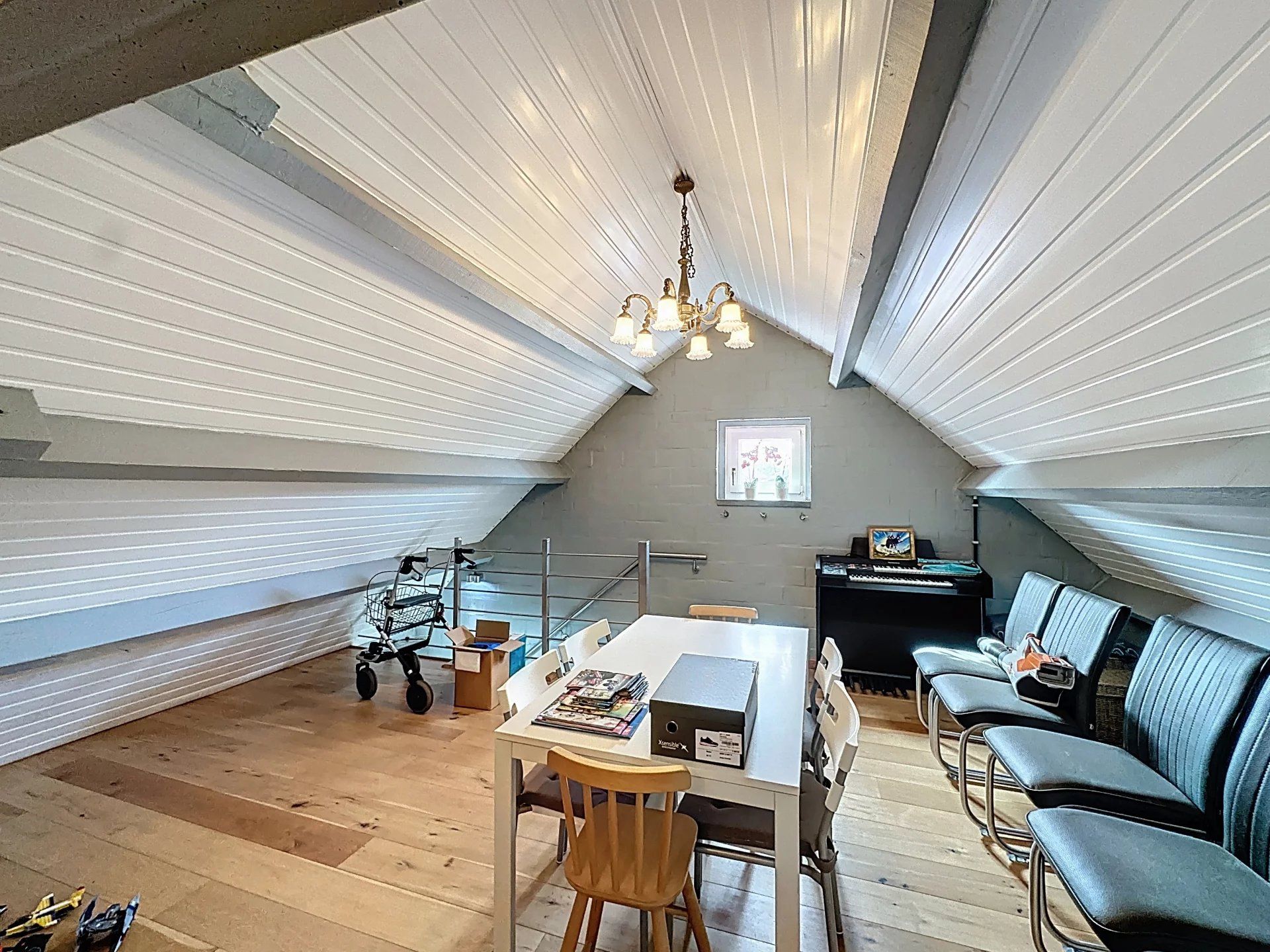 Mooie, vrijstaande woning gelegen op een perceelsgrootte van 9 are, met maar liefst 4 slaapkamers en een ruime dubbele garage. foto 36