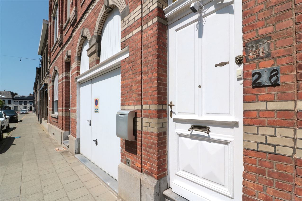 omgeving station en ziekenhuis, stadstuin, label D, neogotische stijl foto 11