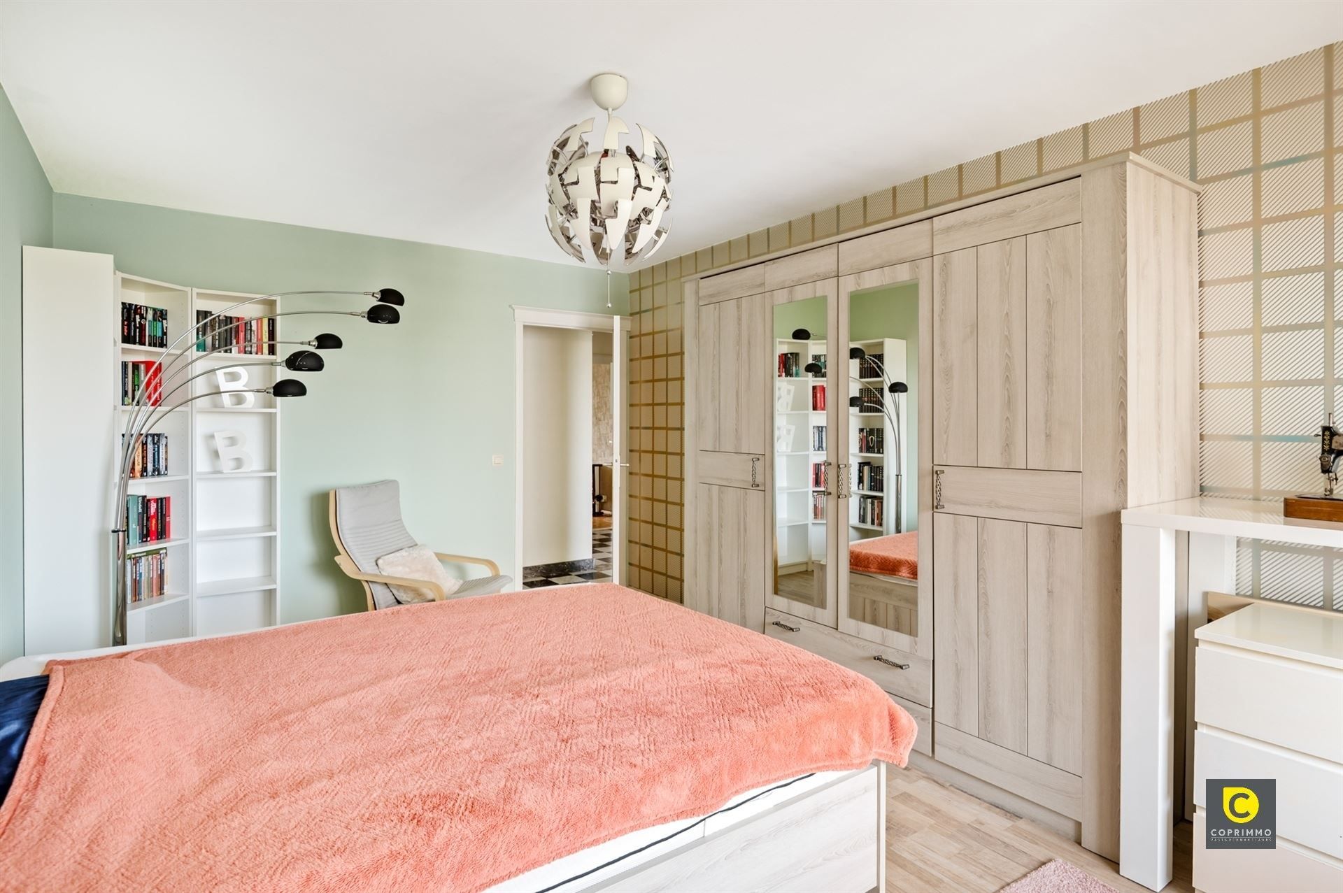 Instapklaar appartement met dubbel terras foto 11