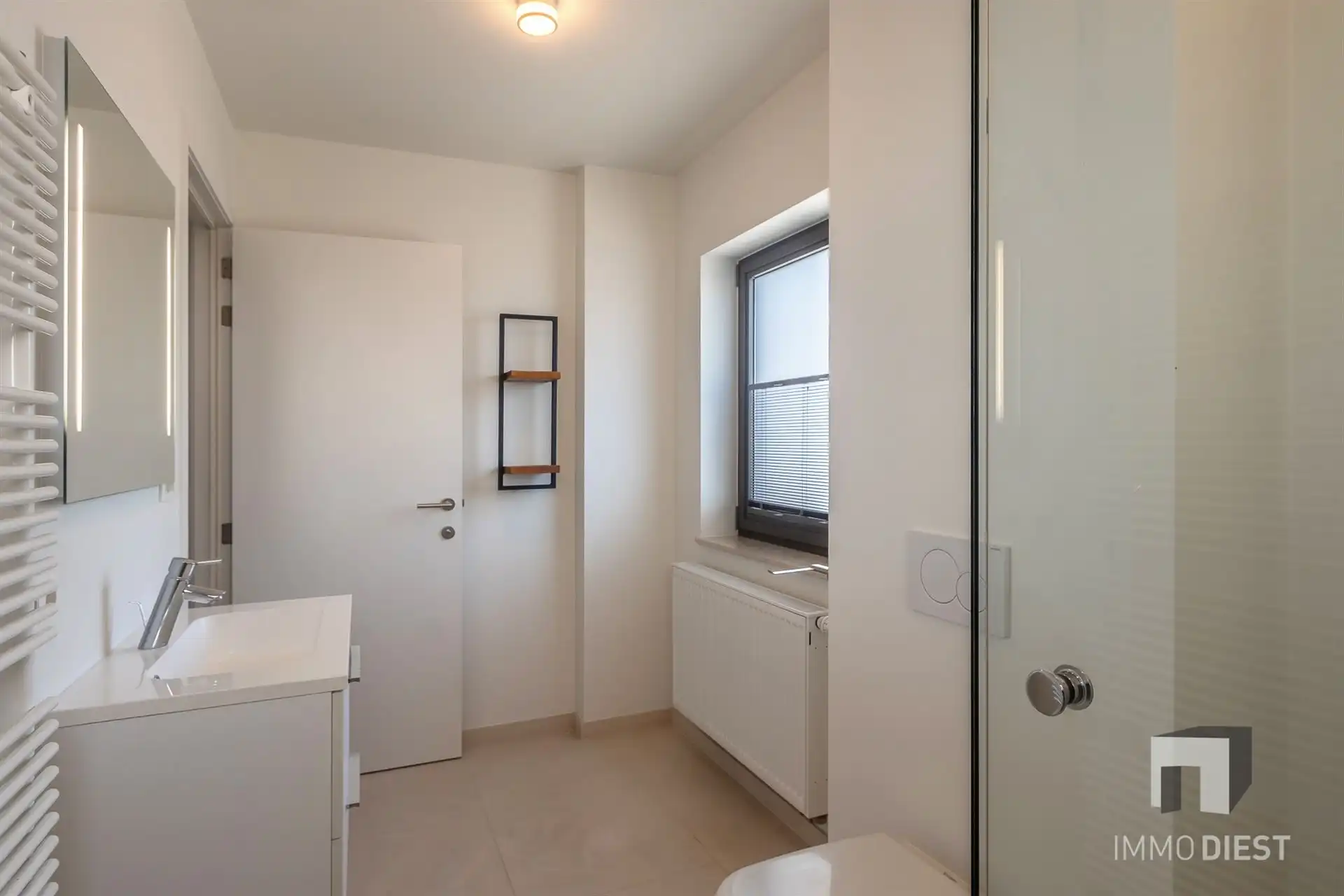 Luxe woning met 4 slaapkamers, 2 badkamers, garage en zonnige tuin foto 18