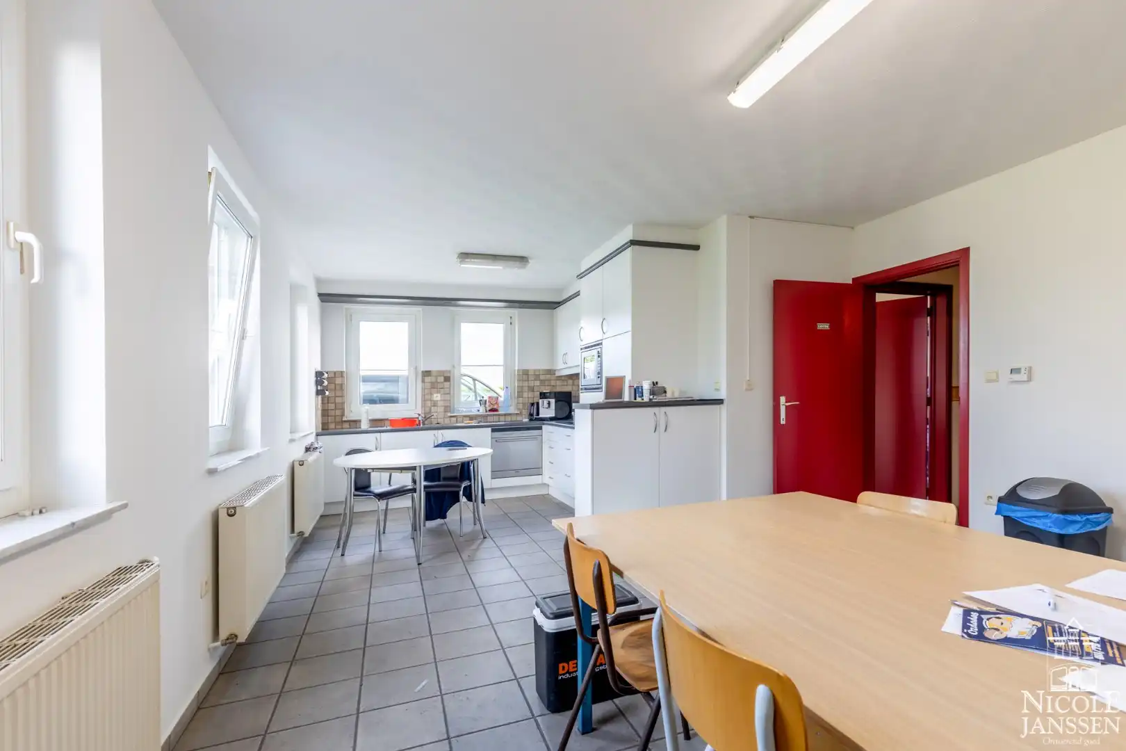 Bedrijfshal met kantoorruimte gelegen op de KMO-zone Kleine Heide. foto 19