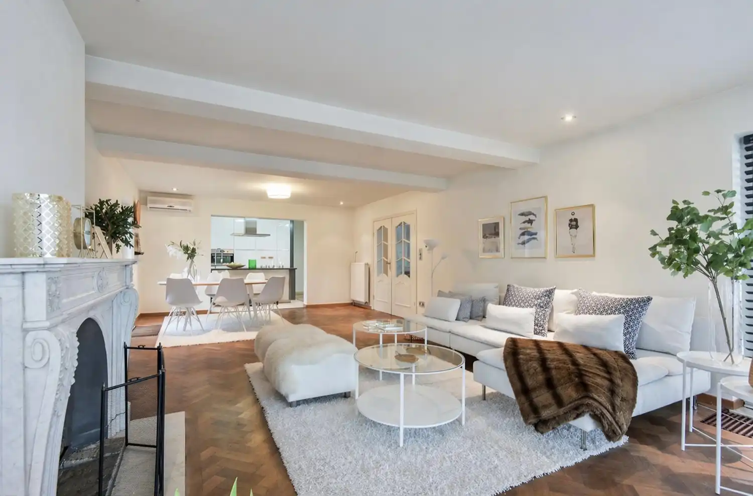 Instapklare woning op een ruim perceel van circa 8a8ca met tuin en garage op een gunstige locatie. foto 2