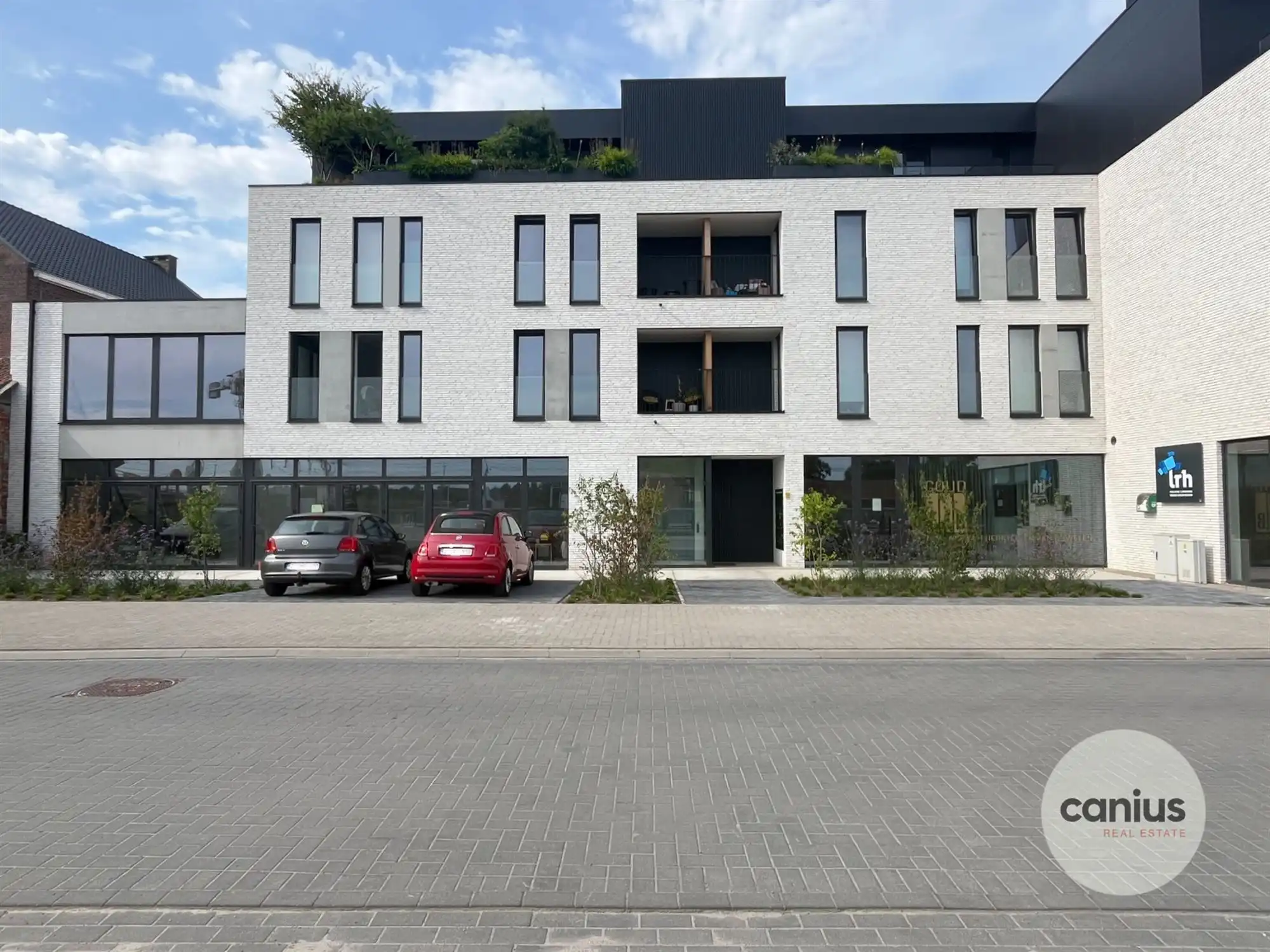 APPARTEMENT MET 2 SLPKS NABIJ HET CENTRUM foto {{pictureIndex}}