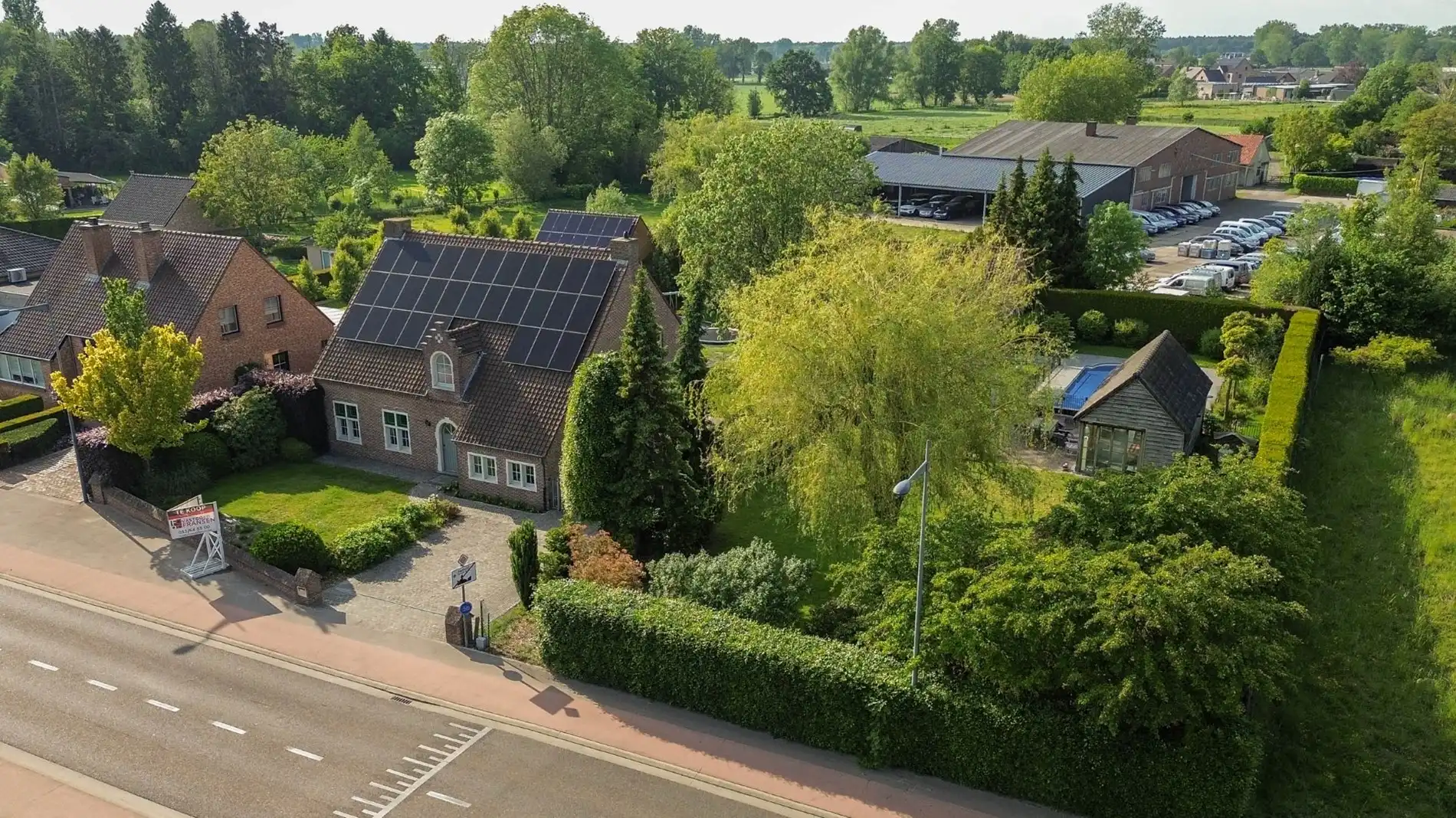 Prachtige ruime villa met naastliggende bouwgrond! foto 2