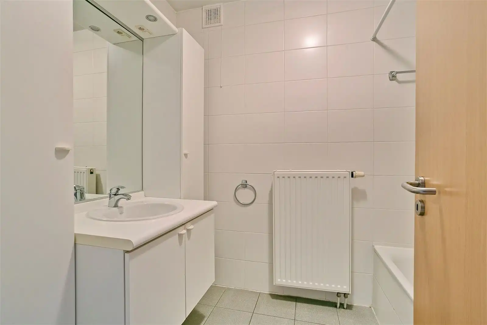 Gunstig gelegen duplex-appartement met inpandige garage en tuin foto 18