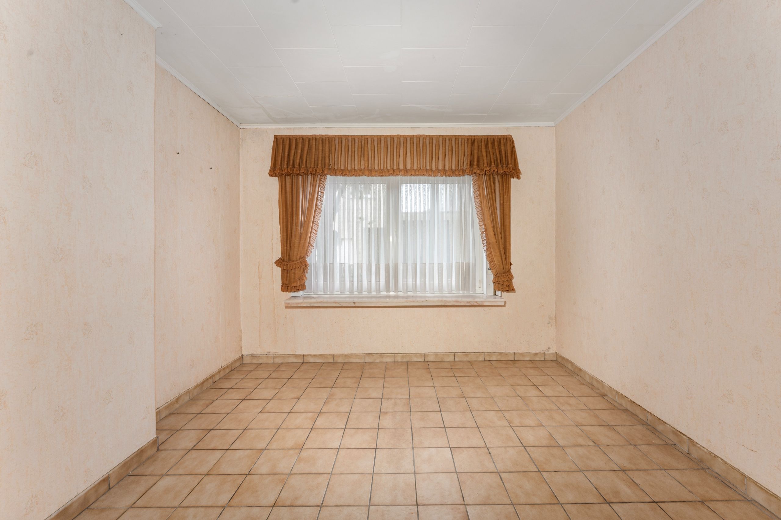 Te renoveren woning aan de rand van Deerlijk met zeer ruime garage op 262m2 foto 7