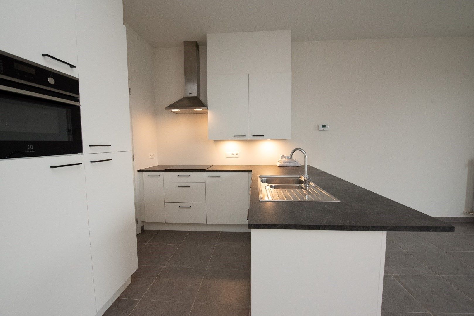 Instapklaar nieuwbouwppartement TE  KOOP in het centrum van Waregem!  foto 6