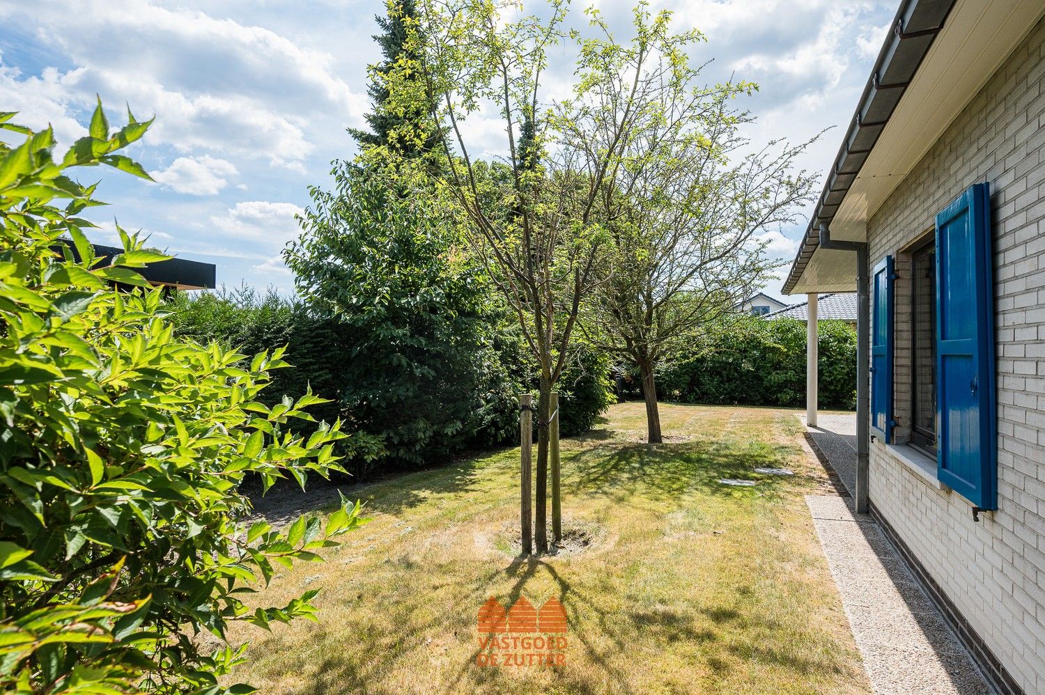 Lichtrijke bungalow met zonnige tuin en garage foto 9