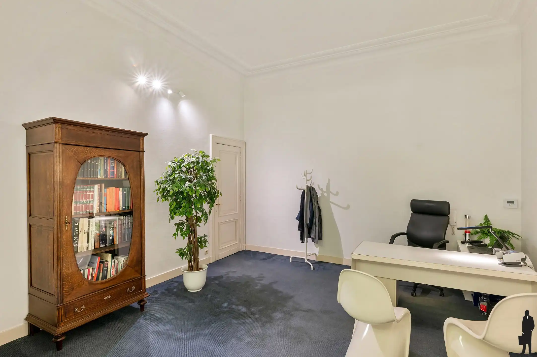 Statig herenhuis met praktijkruimte op toplocatie in Antwerpen foto 21