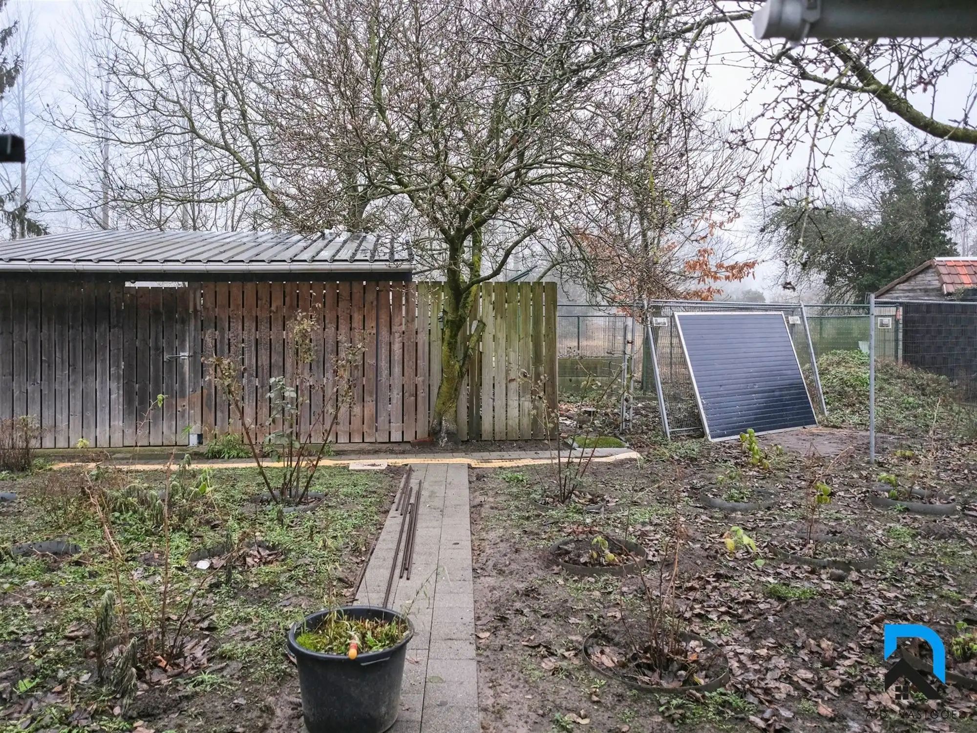 Ruime woning met prachtige tuin foto 43