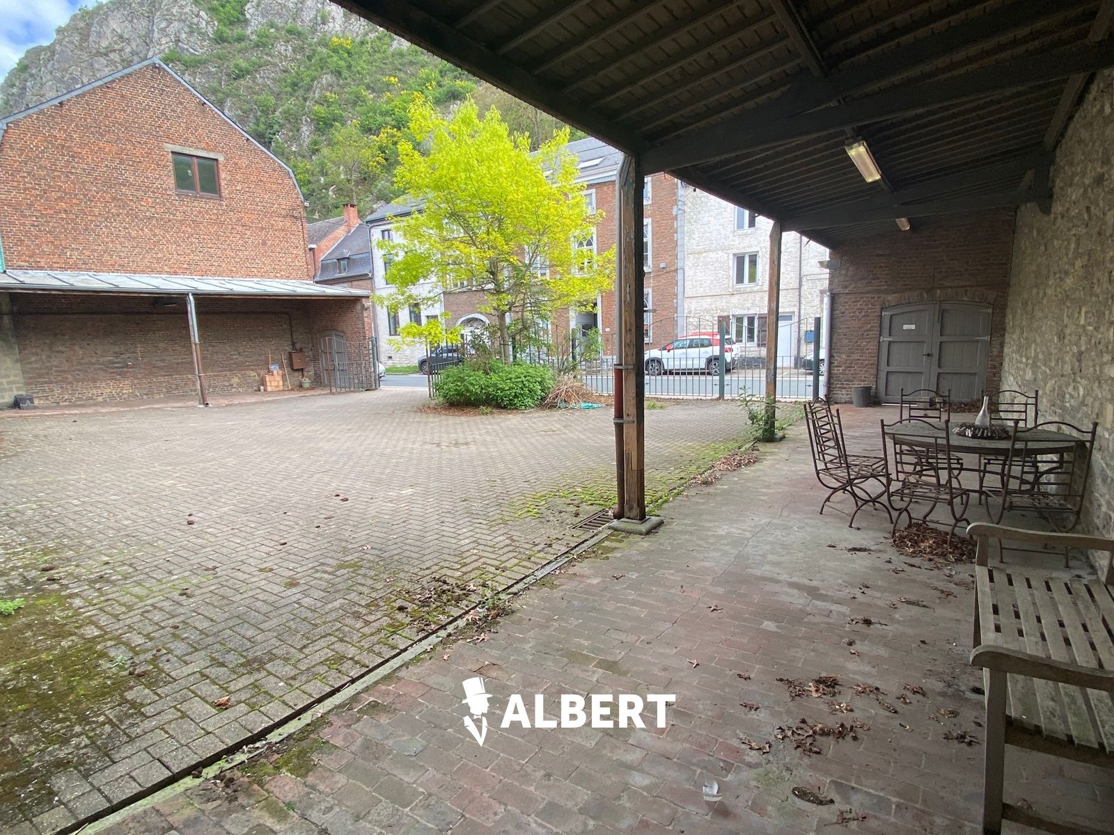 Prachtig gerenoveerde ruime woning (oude school) in Dinant! foto 36