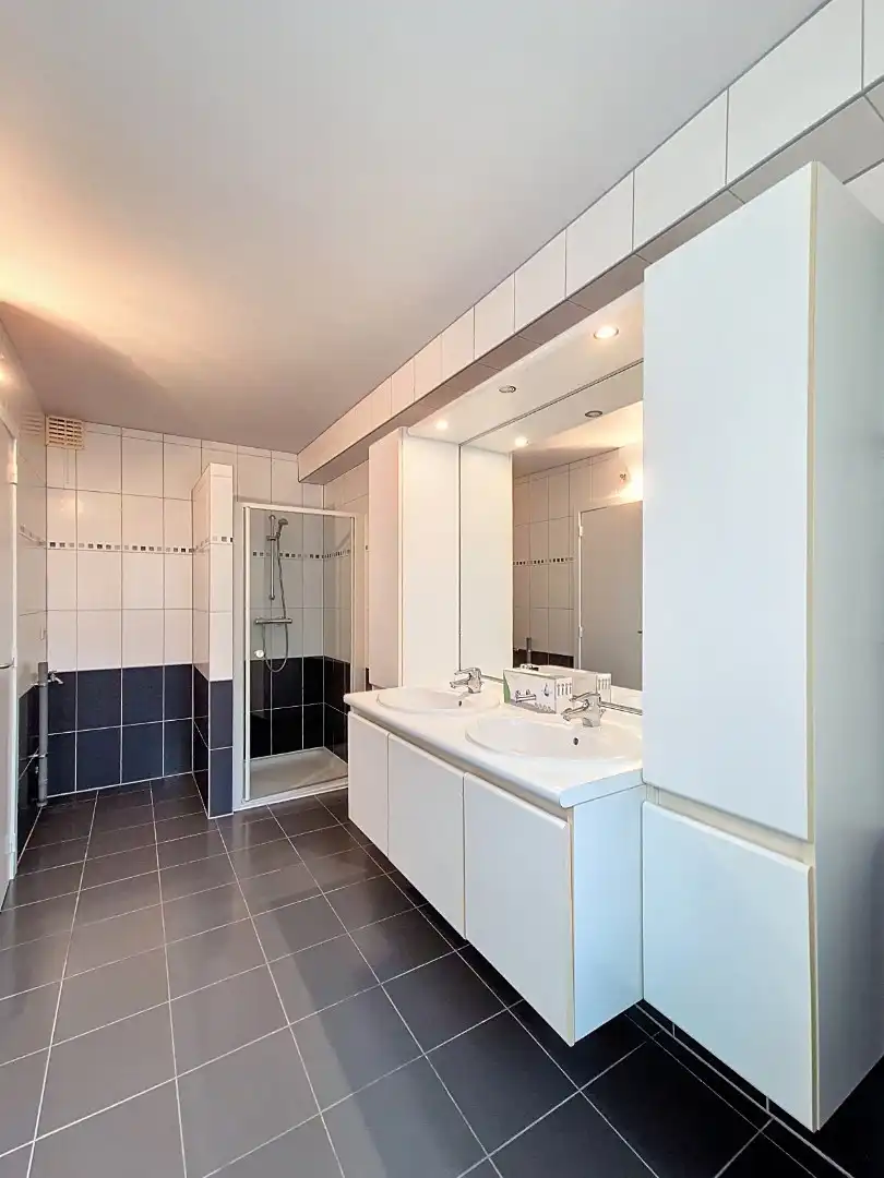 Appartement met 2 slpks en garage foto 10