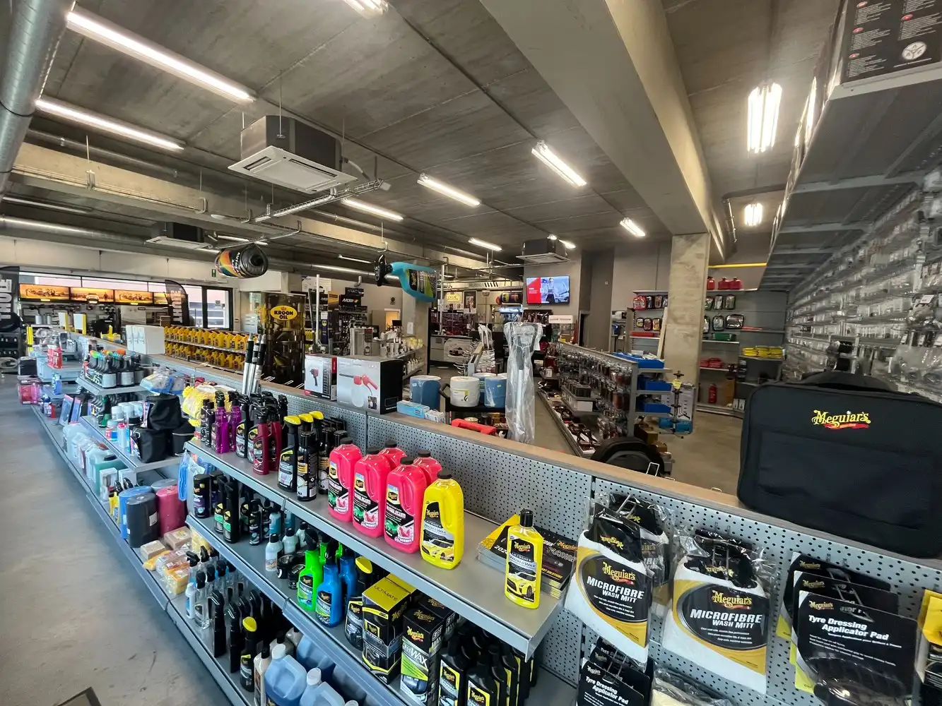 Showroom met opslagruimte foto 9