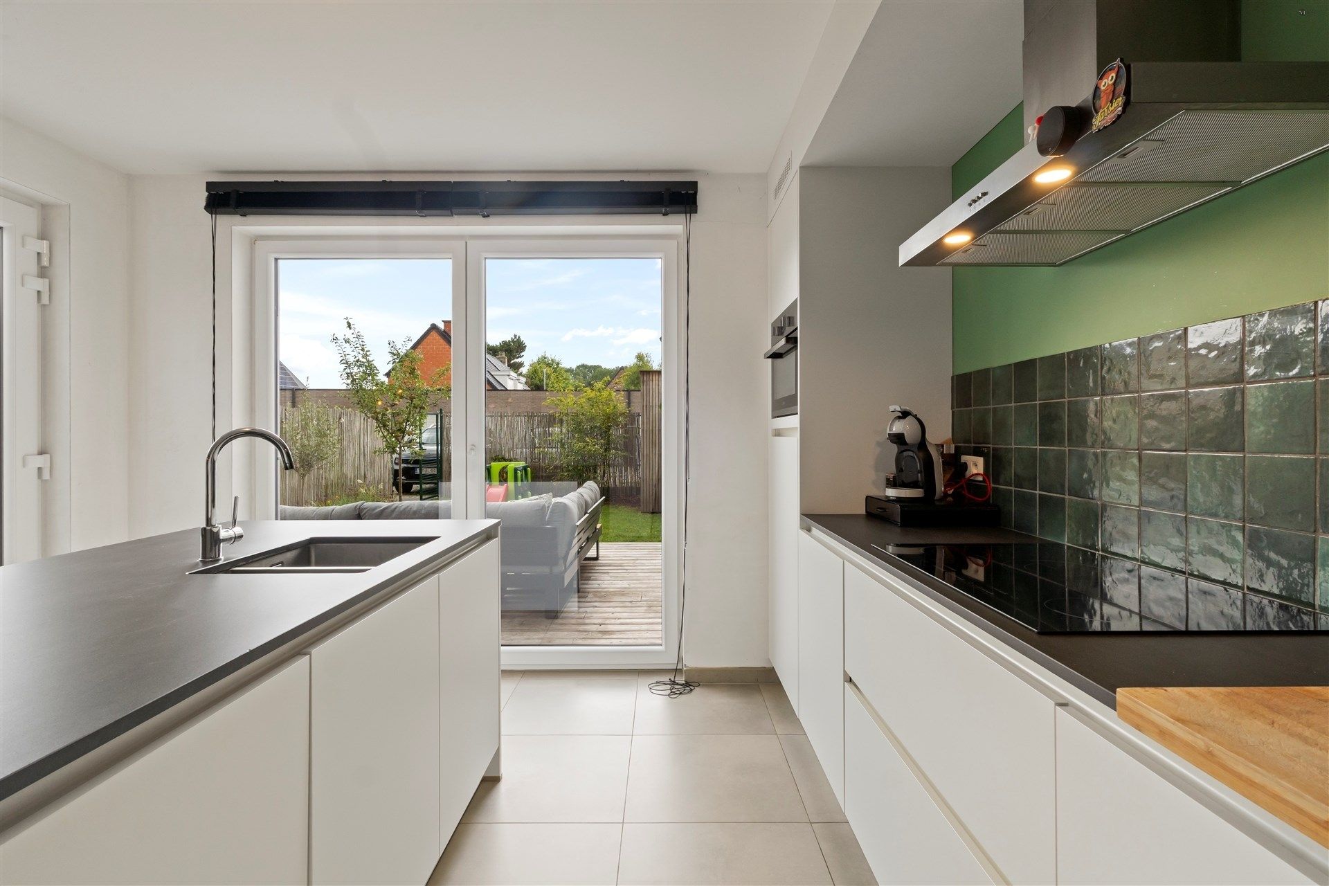 Recente woning, 5 slaapkamers, met garage en staanplaats. foto 7