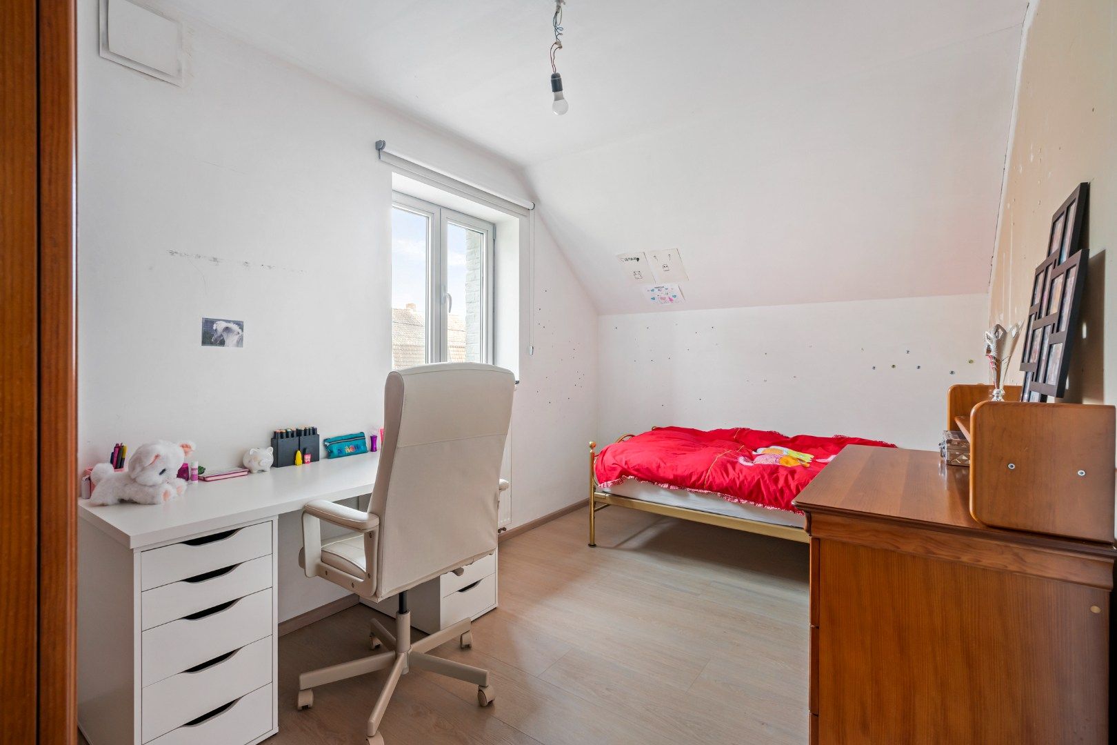 Instapklare halfopen woning met 4 slaapkamers, garage en zonnige tuin in Moorslede foto 11