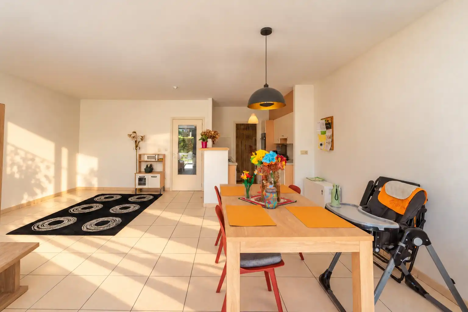 Gelijkvloers 2-slpk appartement met tuin! foto 9