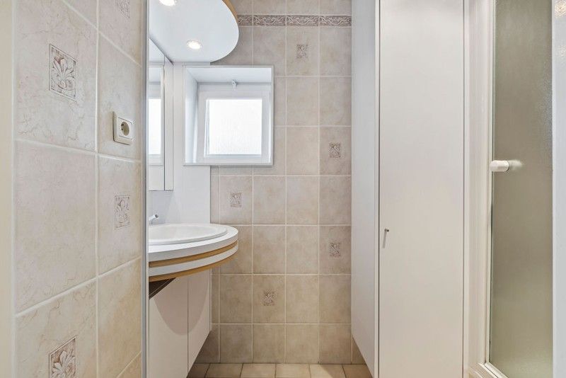 HALFOPEN BEBOUWING MET 4 RUIME SLAAPKAMERS! foto 10