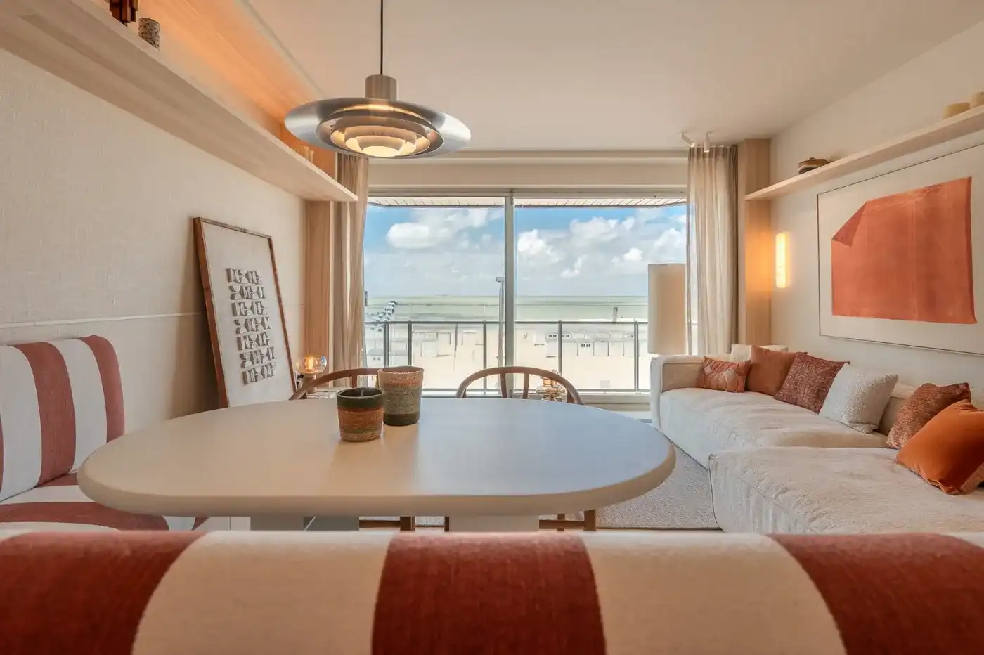 Exclusief gerenoveerd appartement met frontaal zeezicht op toplocatie in het Zoute foto 18