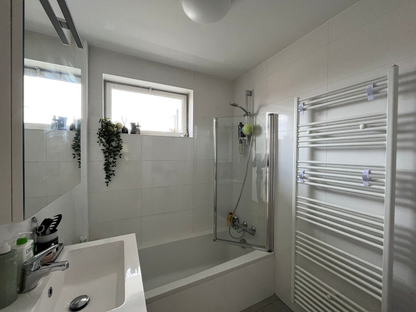 Ruim, lichtrijk appartement met garage én berging (kelder). foto 18