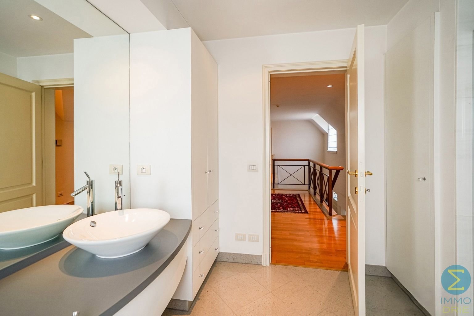 Exclusieve villa met bijgebouwen op 6.660m² grond foto 18