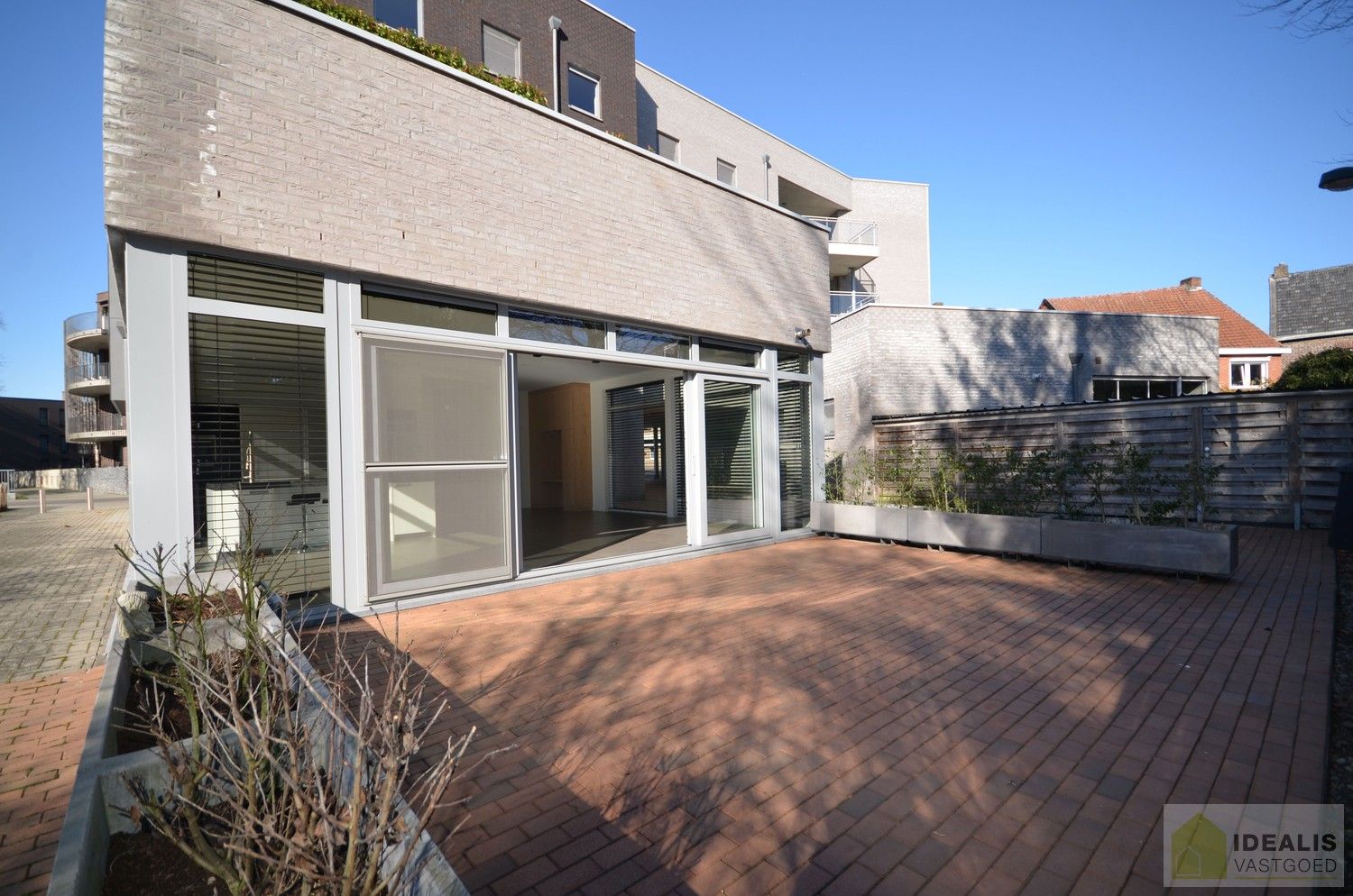 IDEALIS VASTGOED  - Luxueus, zeer hoogwaardig afgewerkt , instapklaar gelijkvloers appartement  in het midden van het centrum van Neerpelt op wandelafstand van horeca, shopping en openbaar vervoer! foto 11