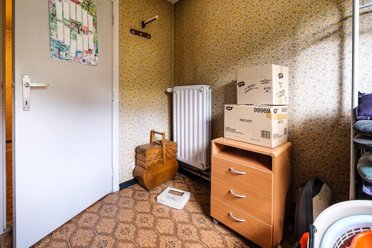 Ruime, op te knappen villa met handelsruimte foto 31