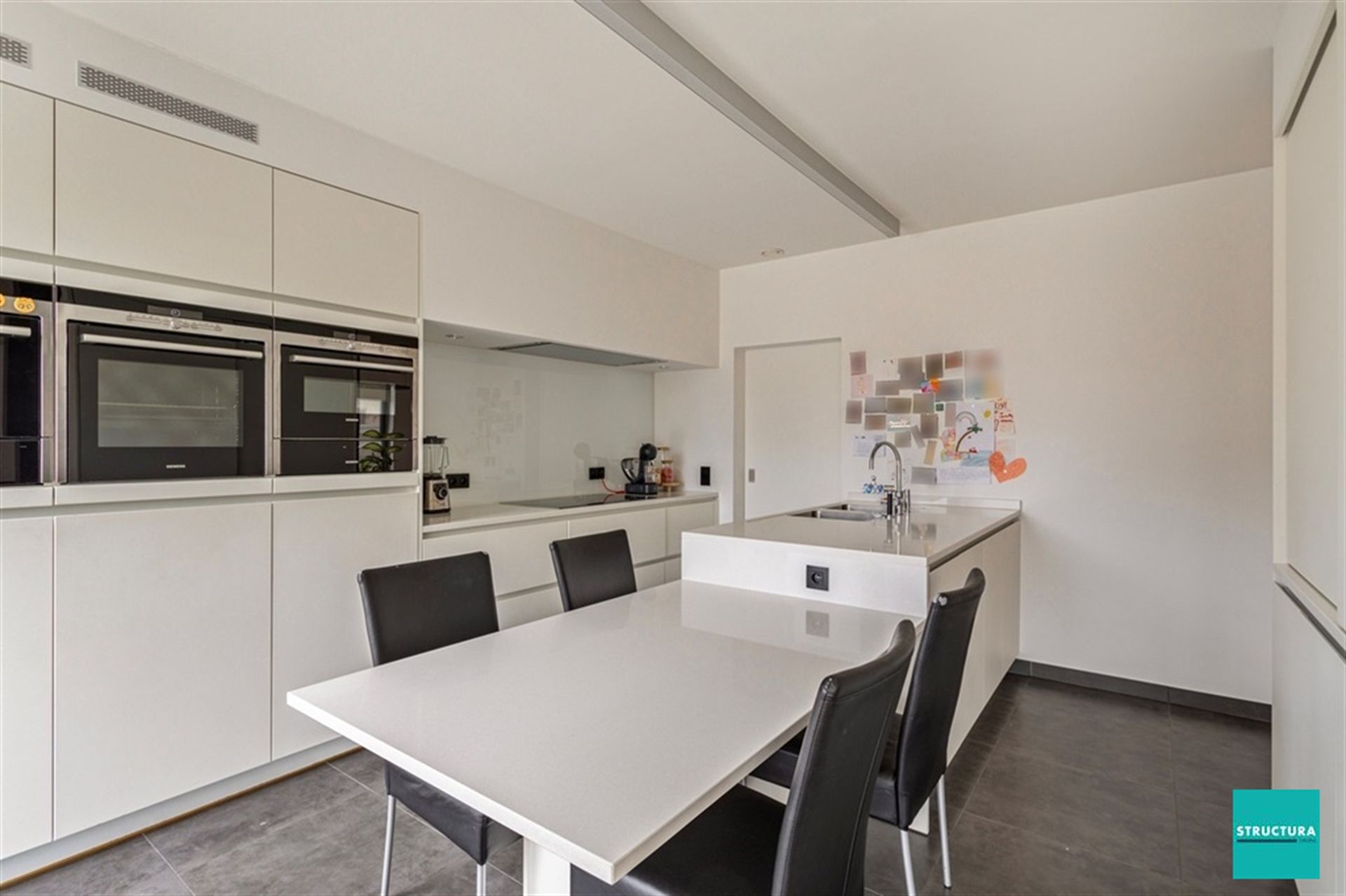 Prachtige moderne villa met zwembad en poolhouse foto 9