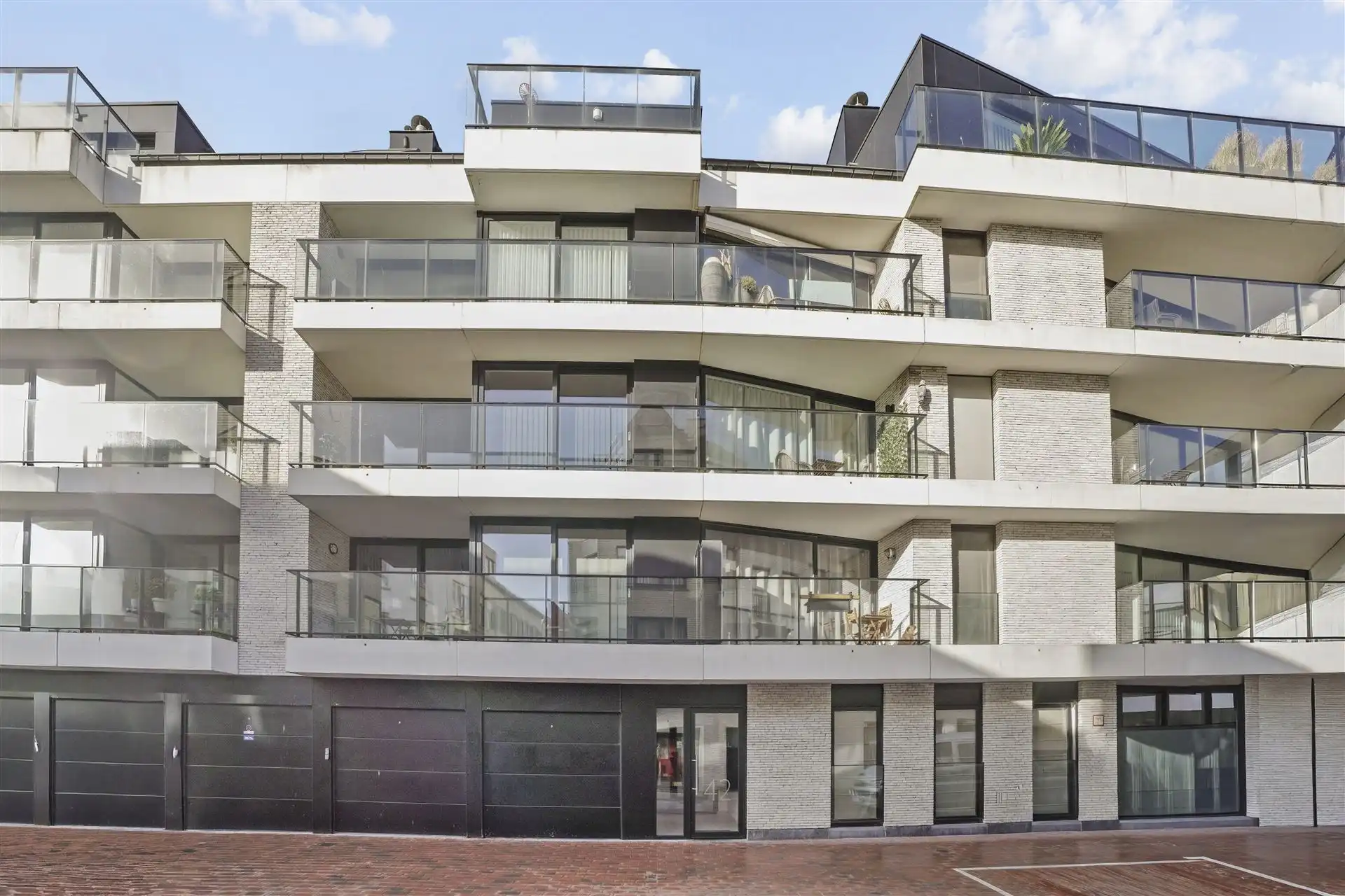 INSTAPKLAAR / RECENT GEBOUW  foto 35