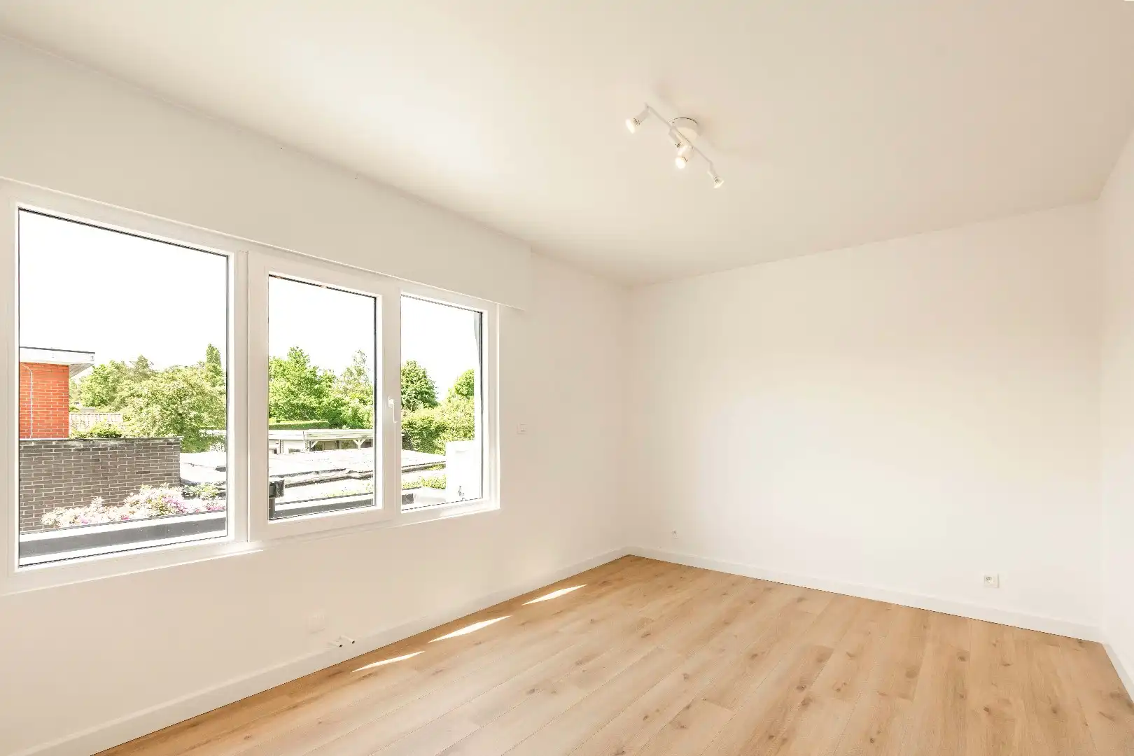 VOLLEDIG GERENOVEERDE WONING OP TOPLOCATIE IN KOOLSKAMP foto 18